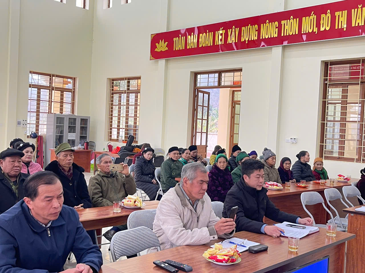 Tuyên truyền Luật phòng chống bạo lực gia đình, bình đẳng giới.